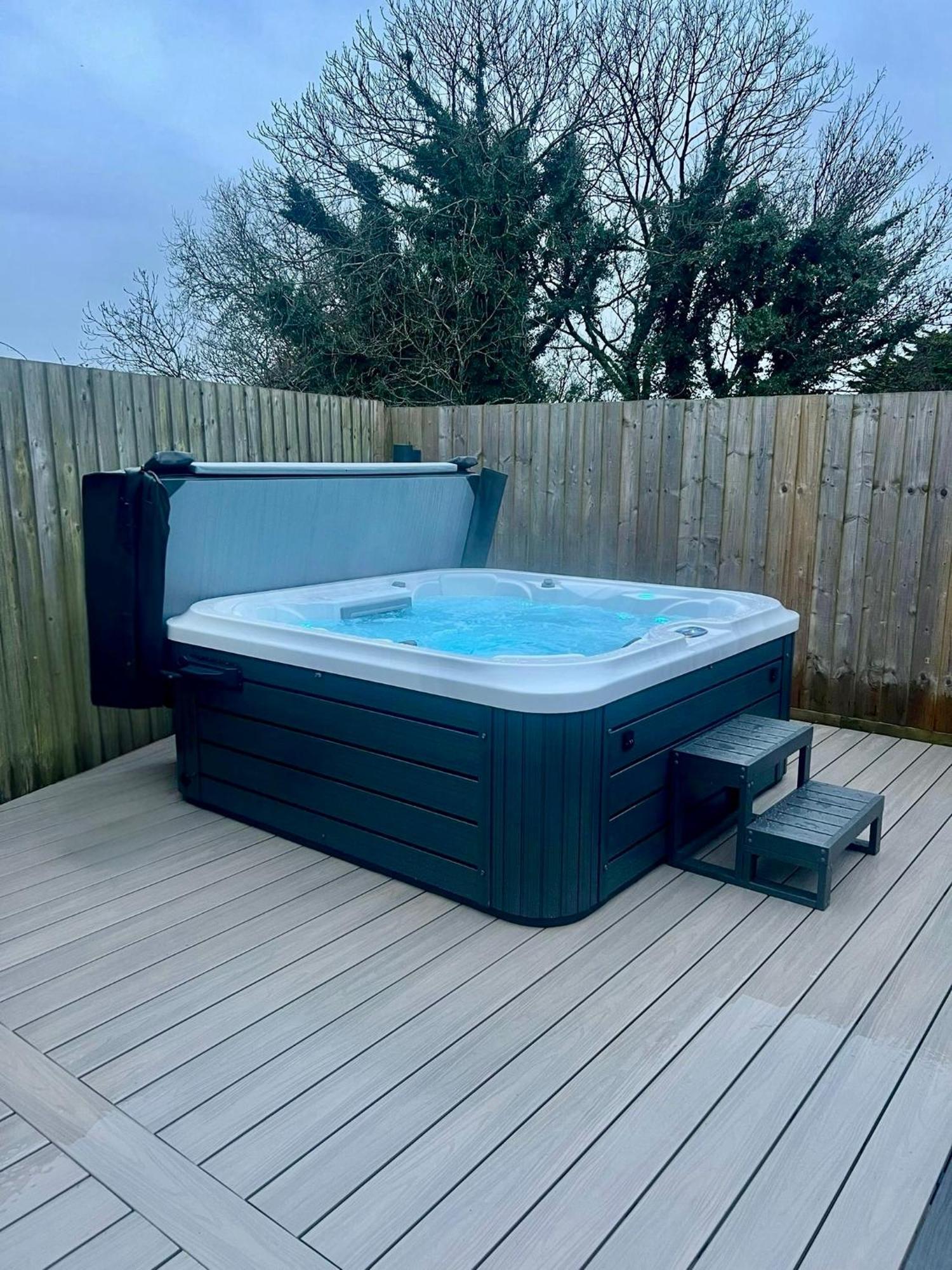 No 1 The Paddock - Spacious Holiday Home With A Hot Tub Bude Exterior photo